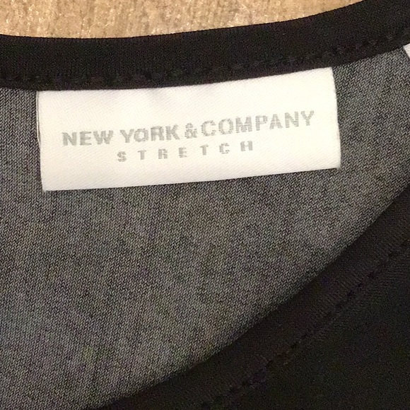 New York and Company off the shoulder flutter sleeve floral dress - Picture 3 of 5